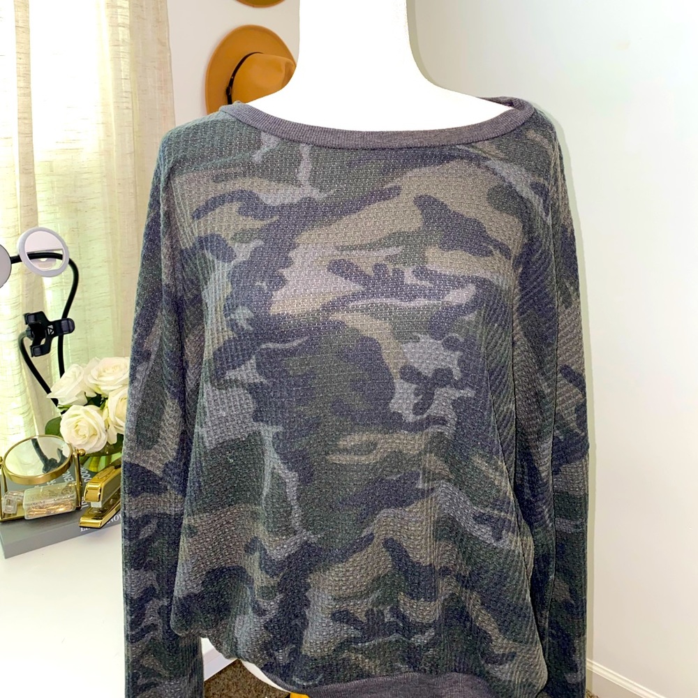 Shop tallulah sweater - Picture 1 of 1